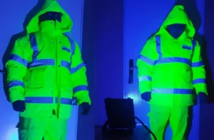 INSTALACION ILUMINACION DE SEGURIDAD “LUZ NEGRA” EN VEHÍCULOS DE CONSERVACIÓN PARA TRABAJOS NOCTURNOS
